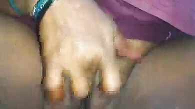 बेटे के सामने चूत मसली सेक्सी इंडियन मम्मी ने