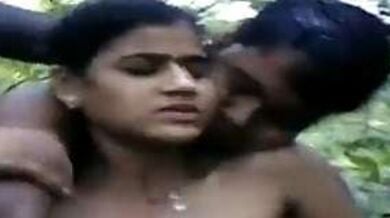 शर्मीली लड़की का जंगल रोमांस