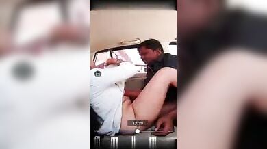 बड़ी गांड वाली इंडियन लड़की की कार में चुदाई