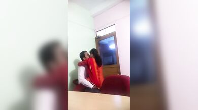 बॉस ने ऑफिस में ही पेल डाला सेक्सी एम्प्लोयी को