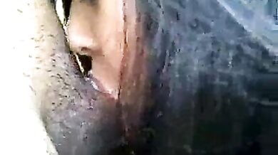 देसी लड़की ने काले लंड को ब्लोव्जोब दिया