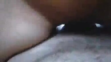 काउगर्ल पोजिशन में चुदती देसी बीवी