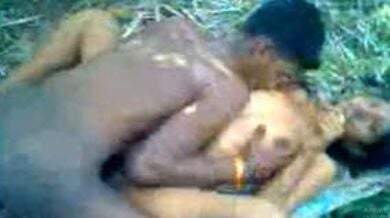 आदिवासी जोड़े की जंगल चुदाई