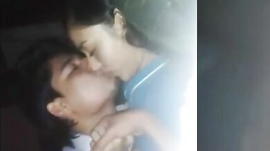 इंडियन गर्ल्स का किसिंग कम्पायलेशन