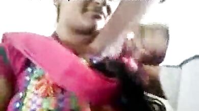 शरमाते हुए स्टूडेंट ने निकाला टीचर का लंड