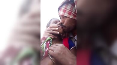 आदिवासी गर्ल की चुन्ची मसली