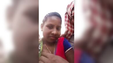 आदिवासी गर्ल की चुन्ची मसली