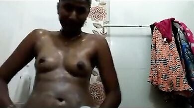 देसी स्वाति नायडू की नंगे बदन की सेक्सी बीएफ