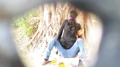 गार्डन में सेक्स करते कपल का लीक्ड एम् एम् एस