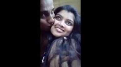 क्यूट गर्लफ्रेंड ने दिया किसिंग के साथ ब्लोजॉब