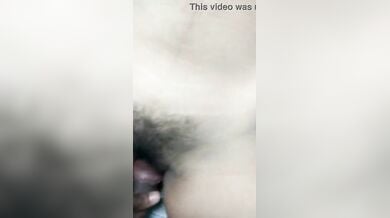 अपने हाथ से लंड चूत में घुसाती लड़की