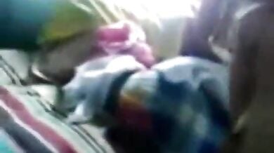 ब्यूटीफुल गर्लफ्रेंड के होंठ और चुचे चूसे, फिर उसे चोदा