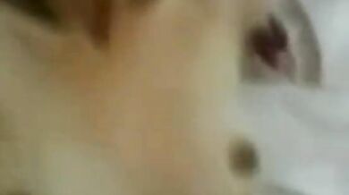 ब्यूटीफुल गर्लफ्रेंड के होंठ और चुचे चूसे, फिर उसे चोदा