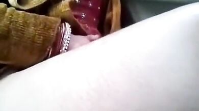 हनीमून कपल की कार में चुदाई