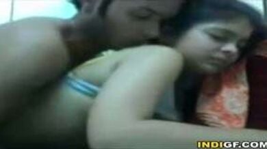 क्यूट क्लासमेट की चिकनी चूत बॉयफ्रेंड ने चोदी