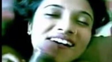 इंडियन लड़की को दोस्त ने काला लंड चुसाया मुँह में देकर