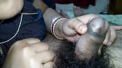 भैया के छोटे हेरी लंड पर चुम्मा दिया भाभी ने