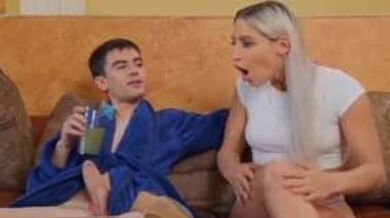 डैड से नाराज स्टेप मॉम की गांड मारी