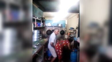 भोसड़ीवाले चाचा ने कामवाली की सलवार उठा के चोदा