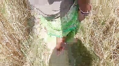 गाँव की देहाती भाभी की खेत में चोदा चोदी