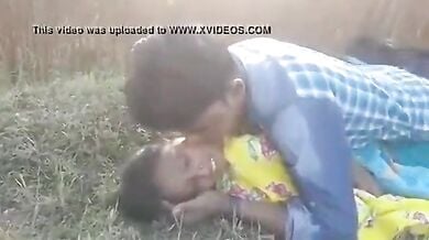 देहाती लड़की की खुले में चुदाई