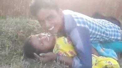 देहाती लड़की की खुले में चुदाई