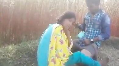 देहाती लड़की की खुले में चुदाई
