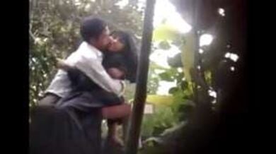 मुस्लिम कपल की पार्क में चुदाई