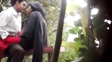 मुस्लिम कपल की पार्क में चुदाई