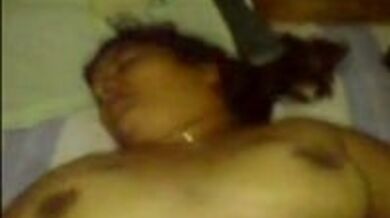 मोटे पेट वाली हॉर्नी हाउस मैड की चुदाई की घर पर