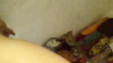 मोटे पेट वाली हॉर्नी हाउस मैड की चुदाई की घर पर