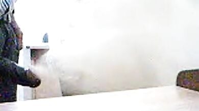 ऑफिस की कामवाली बाई को पेल दिया