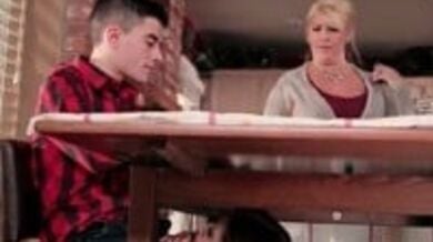 आंटी की छोटी बहन ने भतीजे का लन्ड चूसा