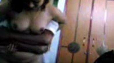 कामवाली को जकड़ के चोद लिया अंकल जी ने