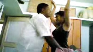 कामवाली को जकड़ के चोद लिया अंकल जी ने