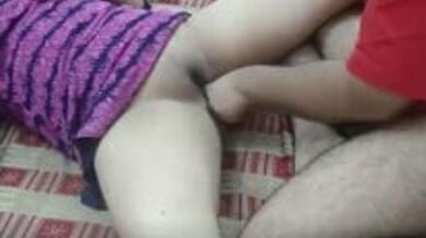 ऊँगली और लैंड डाला मीनाक्षी भाभी की बुर में
