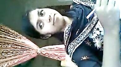 ठरकी होमट्यूटर ने दबाए स्टूडेंट के बूब्स