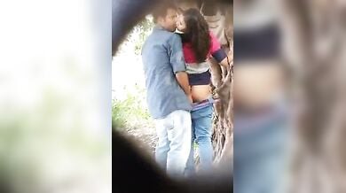 पार्क में कपल चुदाई के फ़िराक में