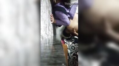 कॉलेजगर्ल यूनिफार्म में डॉगीस्टाइल चुदी