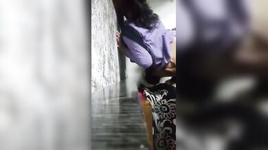 कॉलेजगर्ल यूनिफार्म में डॉगीस्टाइल चुदी