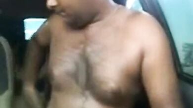 कोमल भाभी को कार में अपने लण्ड पर बिठा कर चोदा