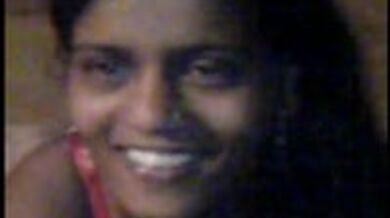 सेक्सी गर्ल के चुत पर चढ़ कर उसकी दर्दभरी चुदाई