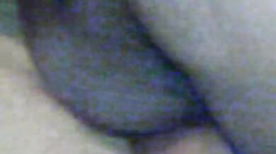 सेक्सी गर्ल के चुत पर चढ़ कर उसकी दर्दभरी चुदाई