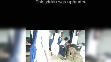 चुदासी स्कूलगर्ल्स बॉयफ्रेंड्स के साथ मस्ती करती हुई