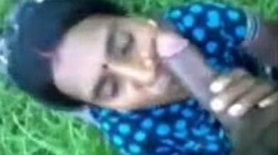 गाँव की देहाती औरत ने खेत में लौड़ा चूसा