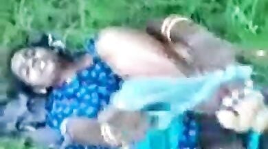 गाँव की देहाती औरत ने खेत में लौड़ा चूसा