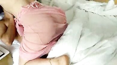 सेक्सी औरत ने ड्राईवर और पति का लंड लिया