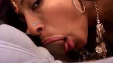 चुदक्कड अंजलि भाभी को फिरंगी बॉस ने चोदा