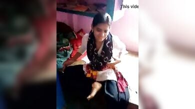 बैठे बैठे देसी साली को जीजा अपना लौड़ा चुसवाया