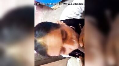 बैठे बैठे देसी साली को जीजा अपना लौड़ा चुसवाया